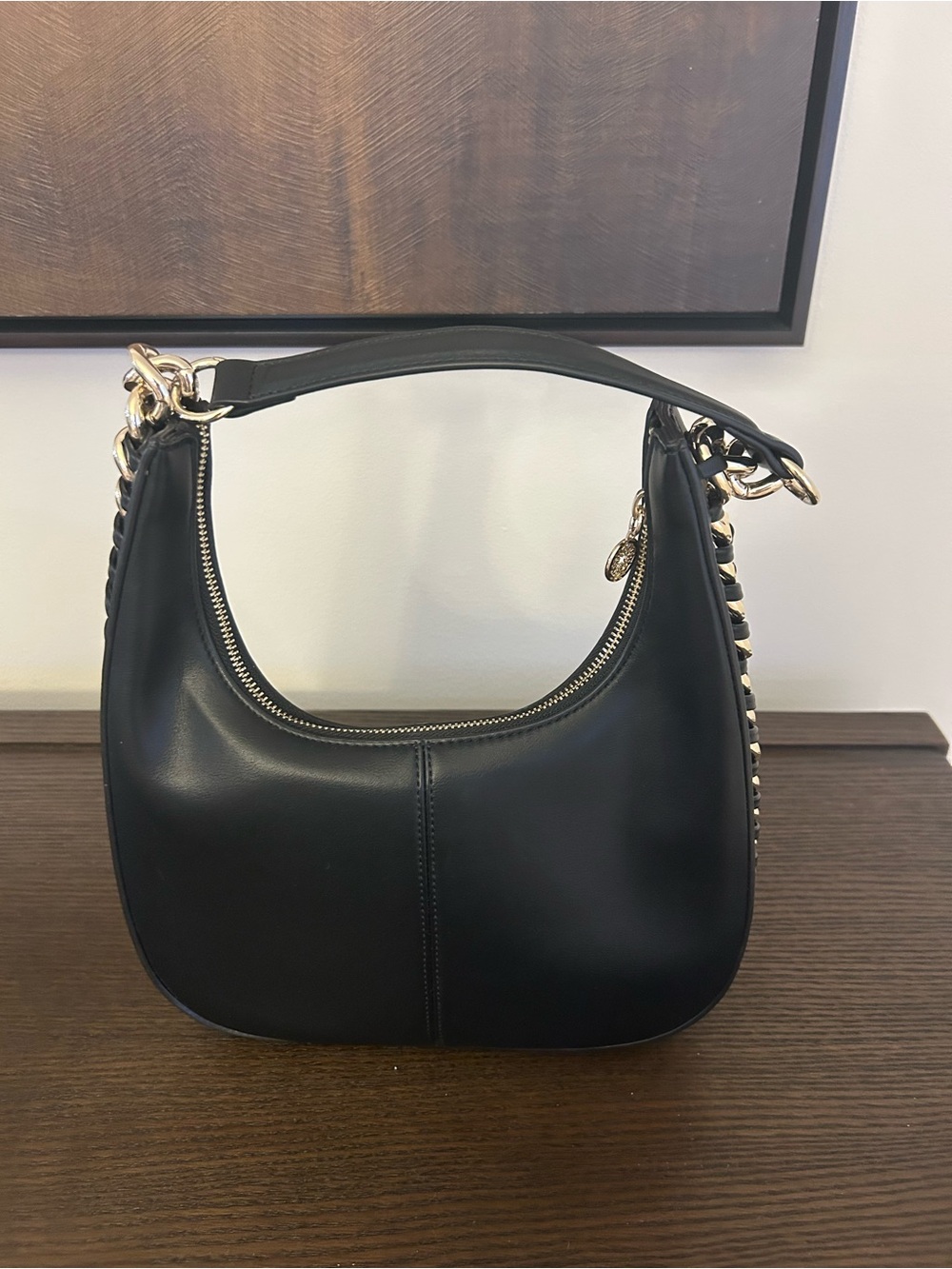 White House Black Market Hobo Chain Shoulder Bag

Excellent Condition